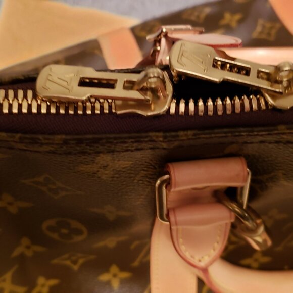 Louis Vuitton Keepall 55 Duffle Bag - Picture 9 of 16